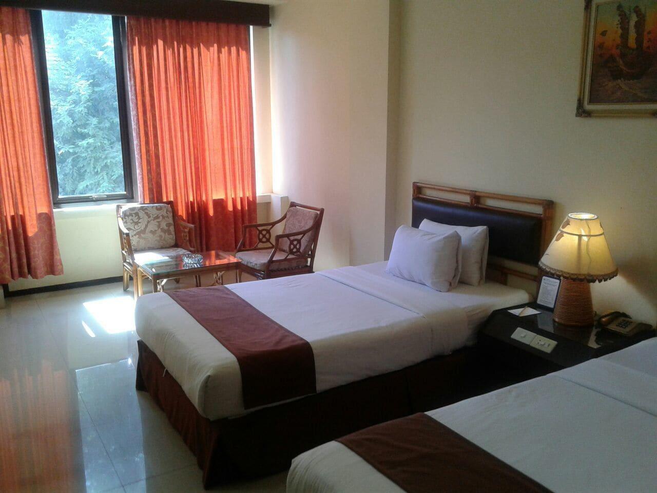 Hotel Merdeka Madiun Exterior foto